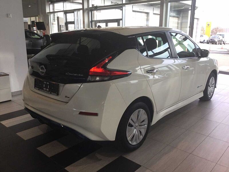 Nissan Leaf ZE1